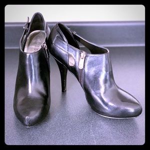 GUESS Zip Up Black Booties